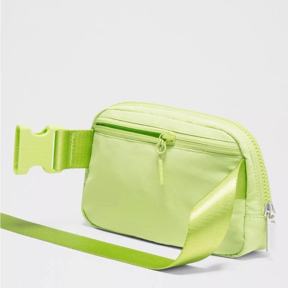 Lululemon Everywhere Belt Bag 1L- Sour Grape - Picture 4 of 6